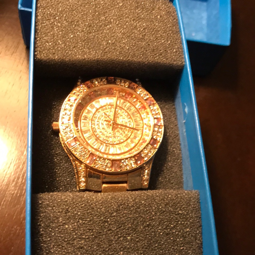 Victoria Watch - Picture 7 of 11